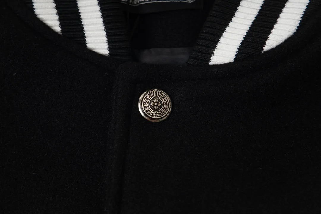 P380 model number Y609 Chrome Hearts Fw25 Chrome Hearts Horseshoe Cross Baseball Jacket. Same style for men and women. New product is hotly shipped. Original customized woolen fabric has a little thickness. The upper body is still very good in early spring weather. Imported spliced pu leather sleeves. Original molding and fine leather. Super heavy-duty design on the chest and back. Exclusive customized cross metal decoration. Customized loose fit. Both men and women are very handsome. All details respect the original version. Mold customization of distressed cross snaps with incomparable distressed texture SIZE:M-XXL